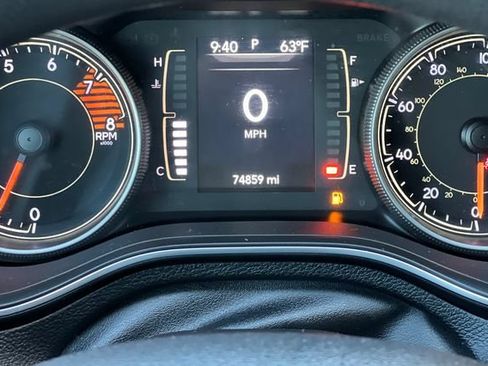 Used 2019 Jeep Cherokee Latitude w/ Popular Appearance Group AWD/4WD image 29