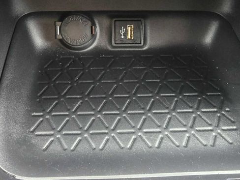 Certified 2025 Toyota RAV4 XLE image 33