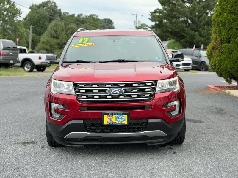 Used 2017 Ford Explorer XLT w/ Equipment Group 202A AWD/4WD image 3