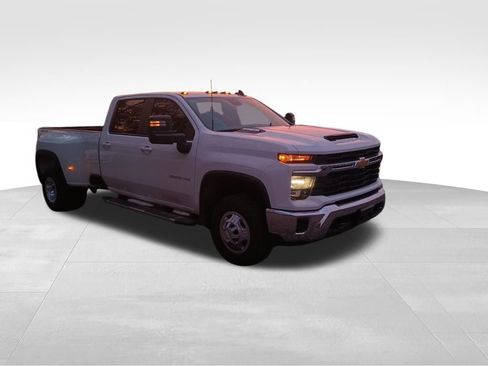 Used 2024 Chevrolet Silverado 3500 LT image 8