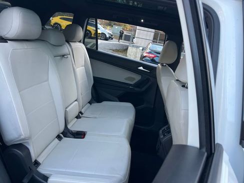 Used 2020 Volkswagen Tiguan SE R-Line image 28