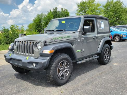 Used 2019 Jeep Wrangler Sport image 2