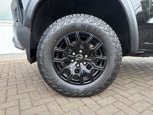 Used 2024 Chevrolet Colorado Trail Boss w/ Technology Package AWD/4WD image 10