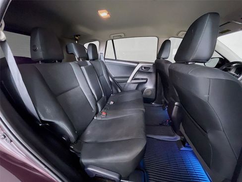 Used 2017 Toyota RAV4 LE image 28
