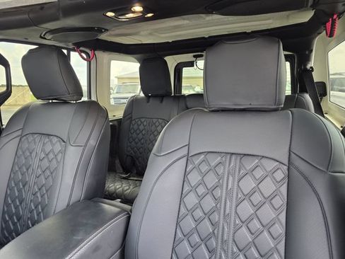 Used 2020 Jeep Wrangler Unlimited Sahara AWD/4WD image 13