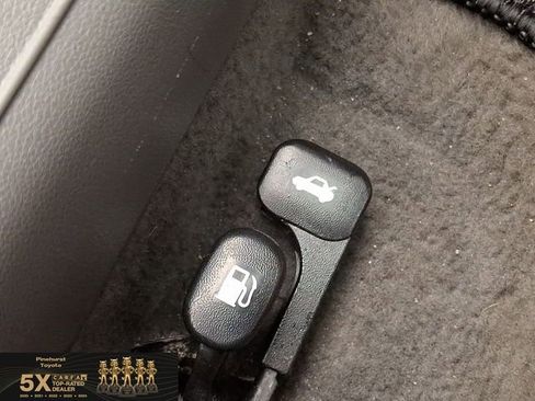 Certified 2025 Hyundai Elantra SEL FWD image 33