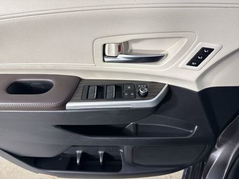 Used 2023 Toyota Sienna Platinum image 20