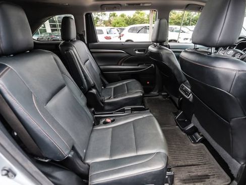 Used 2015 Toyota Highlander Limited Platinum AWD/4WD image 36