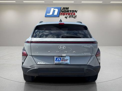 Used 2025 Hyundai Kona SEL FWD image 6