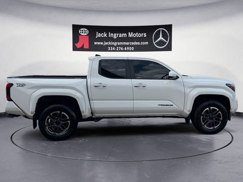 Used 2025 Toyota Tacoma TRD Sport AWD/4WD image 6