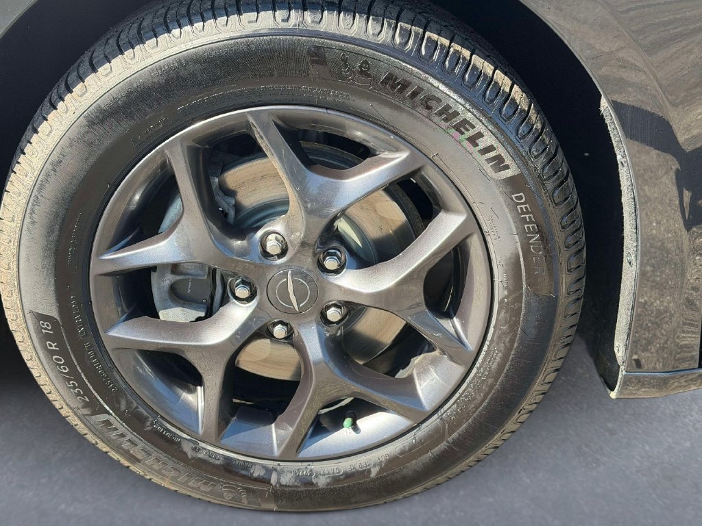 Used 2018 Chrysler Pacifica Touring-L Plus w/ Advanced Safetytec Group FWD image 9