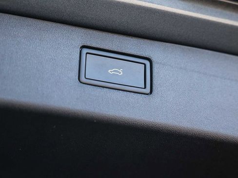 New 2026 Volkswagen Tiguan SE image 38