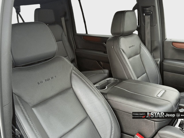 Used 2025 GMC Yukon XL Denali AWD/4WD image 13