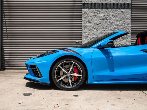 Used 2021 Chevrolet Corvette Stingray Coupe w/ Z51 Performance Package RWD image 16