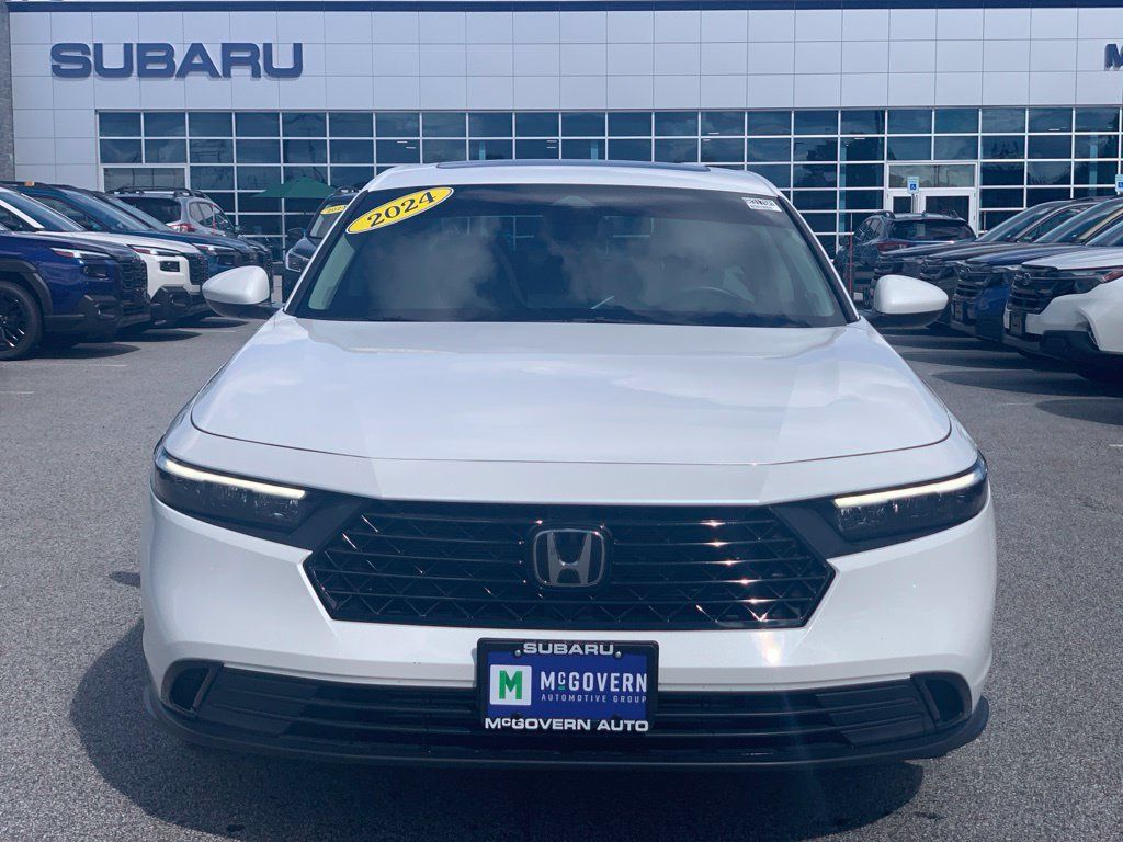 Used 2024 Honda Accord EX image 2