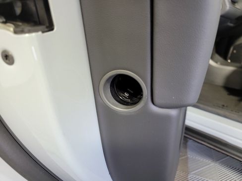 Used 2023 Rivian R1S Adventure AWD/4WD image 32