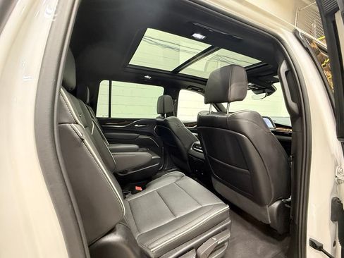 Used 2022 Cadillac Escalade ESV Premium Luxury AWD/4WD image 40