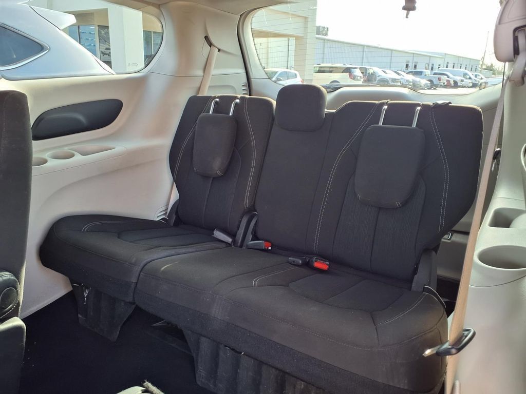 Used 2022 Chrysler Voyager LX FWD image 19