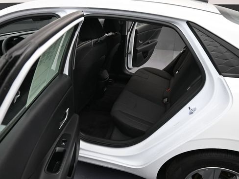 Certified 2026 Hyundai Elantra SE FWD image 11