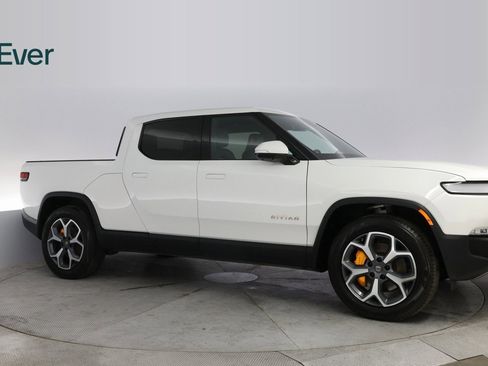 Used 2022 Rivian R1T Adventure image 5