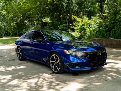 Used 2022 Honda Accord Sport image 2