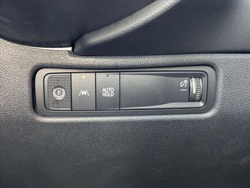 Used 2025 Chevrolet Equinox EV LT FWD image 13