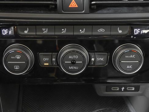Used 2023 Volkswagen Jetta SE FWD image 29