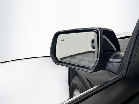 Used 2023 Chevrolet Traverse LT image 16