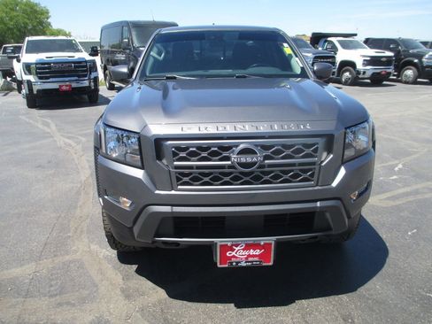 Used 2022 Nissan Frontier SV AWD/4WD image 13