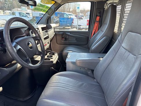 Used 2015 Chevrolet Express 2500 Work Van image 2