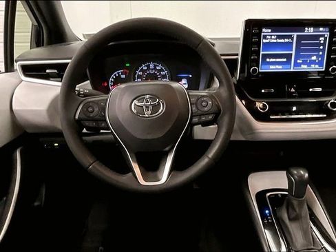 Used 2020 Toyota Corolla SE w/ SE Premium Package image 6