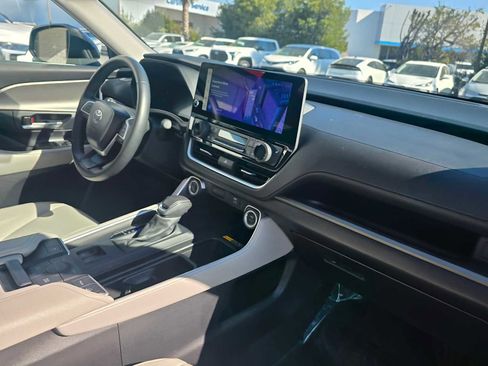 Used 2024 Toyota Grand Highlander XLE image 12