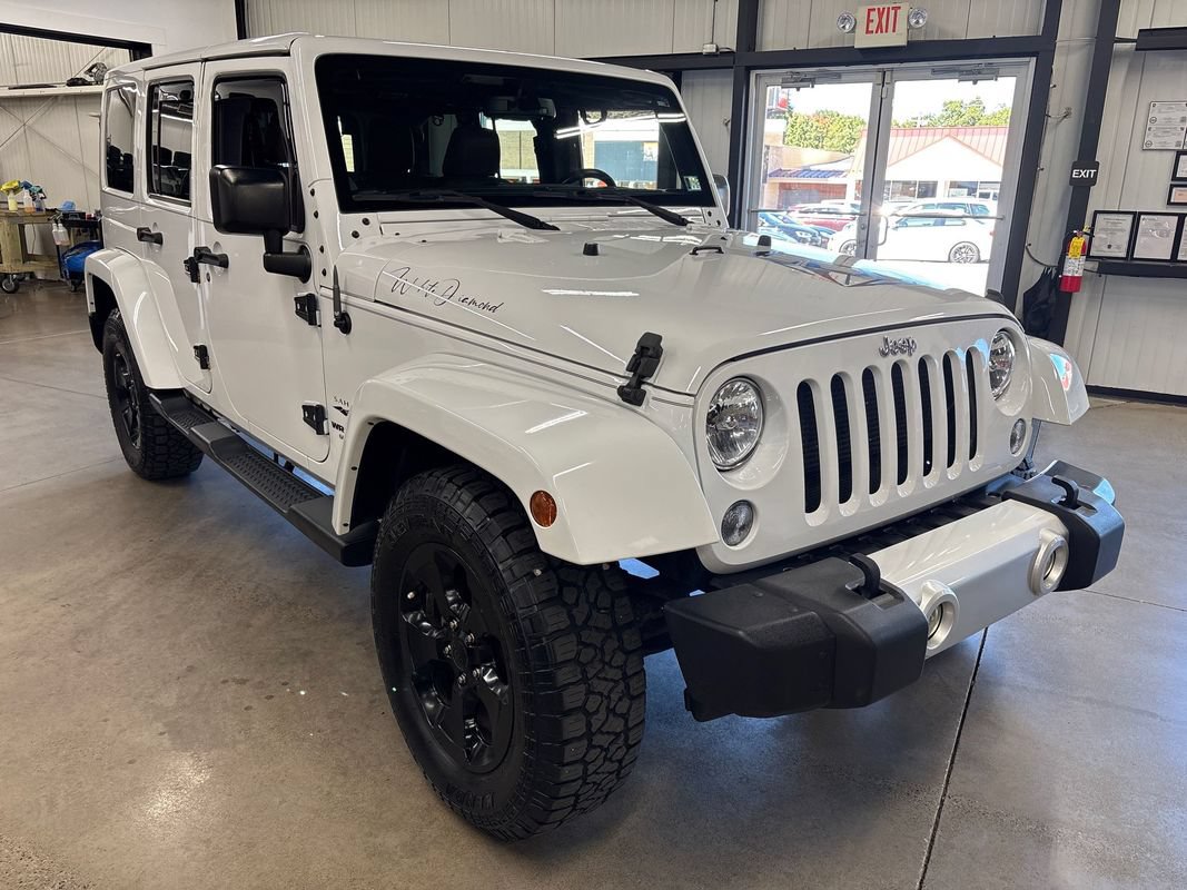 Used 2015 Jeep Wrangler Unlimited Sahara w/ Connectivity Group AWD/4WD image 17