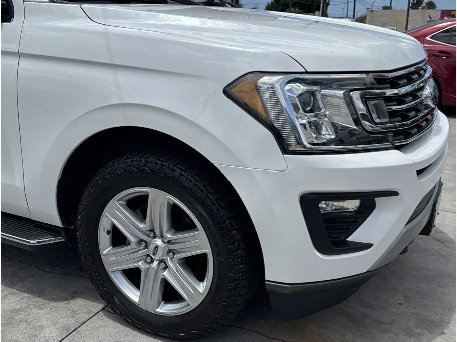 Used 2020 Ford Expedition XLT w/ Equipment Group 202A AWD/4WD image 2
