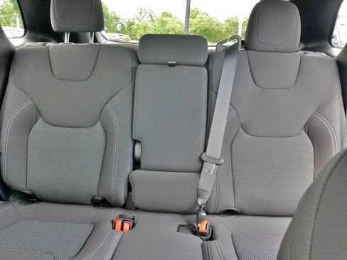 Used 2019 Jeep Cherokee Latitude w/ Popular Appearance Group AWD/4WD image 30