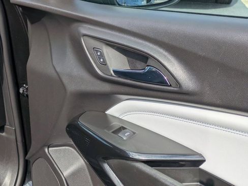 Used 2025 Chevrolet Trax LT w/ LT Convenience Package image 34