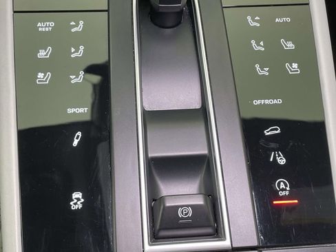 Certified 2023 Porsche Macan S image 34