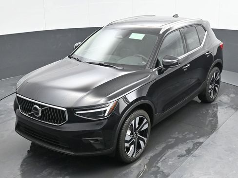 New 2025 Volvo XC40 B5 Ultra w/ Climate Package AWD/4WD image 33