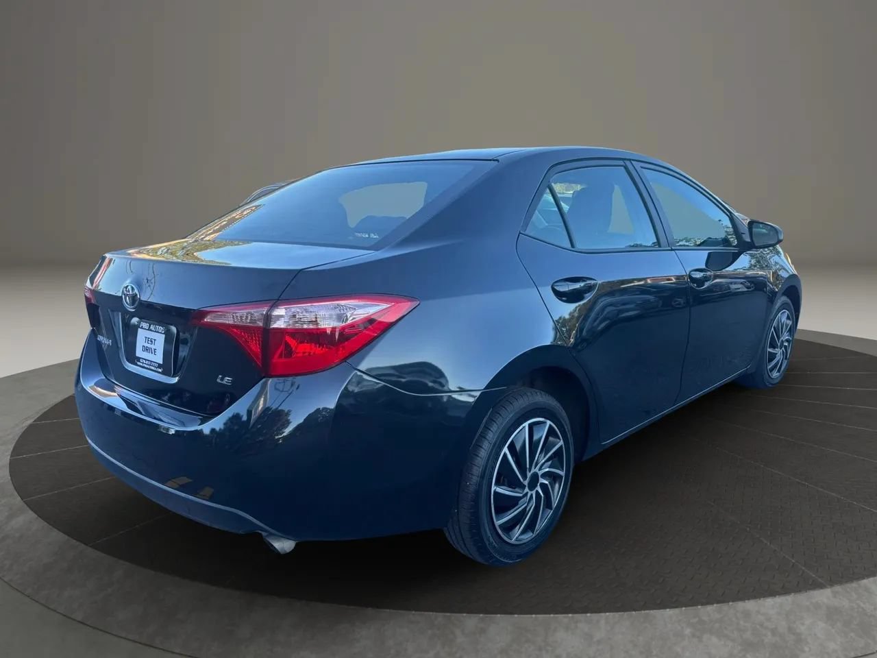 Used 2017 Toyota Corolla LE FWD image 4