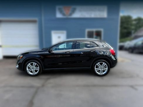 Used 2020 Mercedes-Benz GLA 250 4MATIC image 3