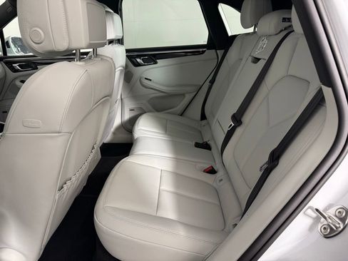Certified 2025 Porsche Macan image 23