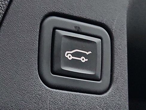 Used 2023 Buick Envision Essence w/ Sport Touring Package image 30