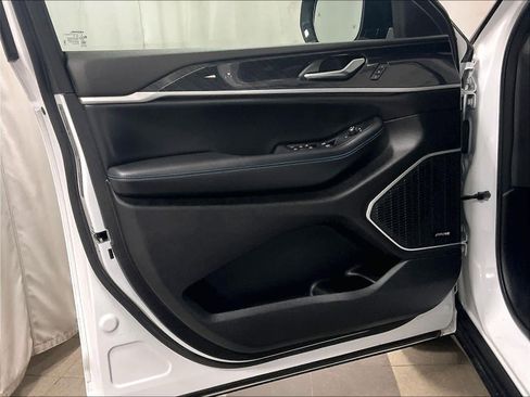 Used 2023 Jeep Grand Cherokee Trailhawk w/ Advanced Protech Group II image 9