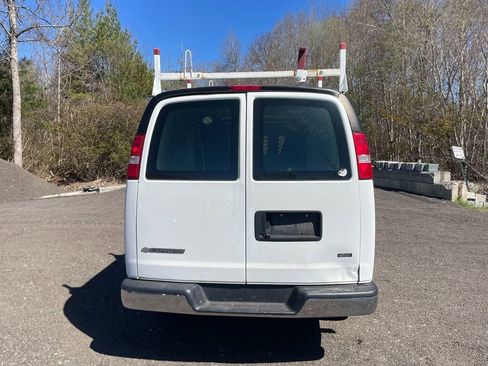 Used 2018 Chevrolet Express 2500 w/ Chrome Appearance Package RWD image 6
