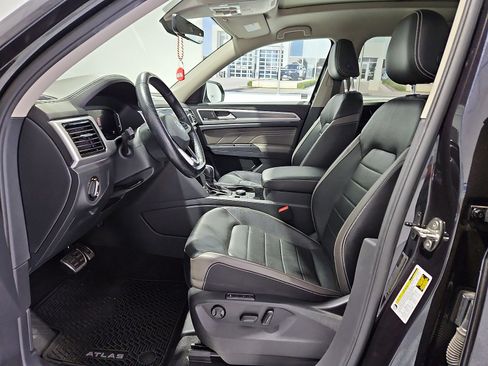 Certified 2022 Volkswagen Atlas SEL Premium AWD/4WD image 16