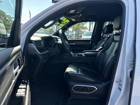 Used 2024 Jeep Wagoneer Series II w/ Flexible Seating Group image 19