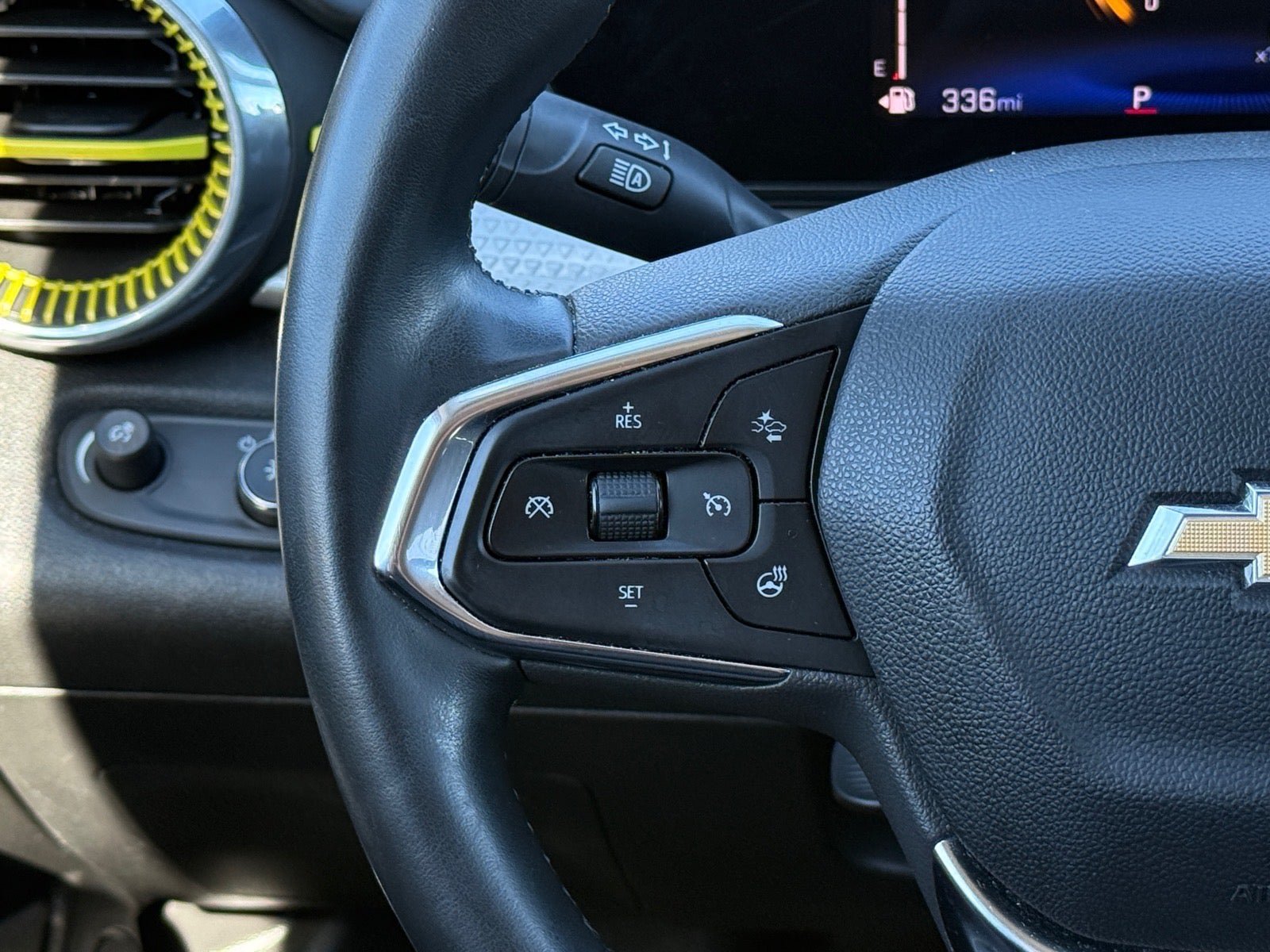 Used 2024 Chevrolet Trax LT w/ LT Convenience Package FWD image 21