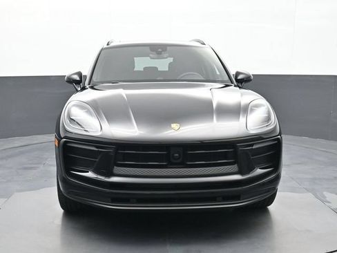 Certified 2025 Porsche Macan AWD/4WD image 26