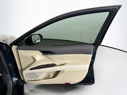 Used 2021 Toyota Camry LE w/ Convenience Package FWD image 30