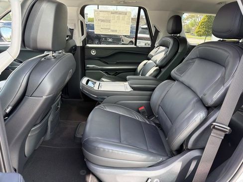 New 2026 Lincoln Navigator Reserve AWD/4WD image 16